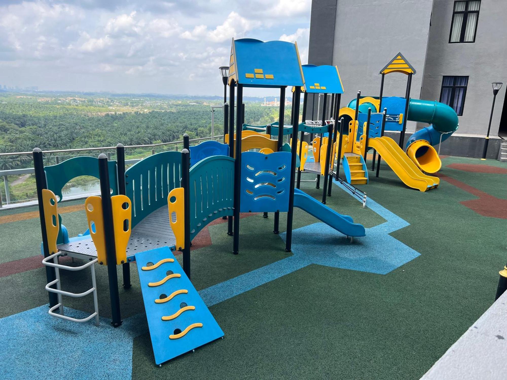 דירות נוסג'יה Walk To Legoland, D'Pristine Medini מראה חיצוני תמונה